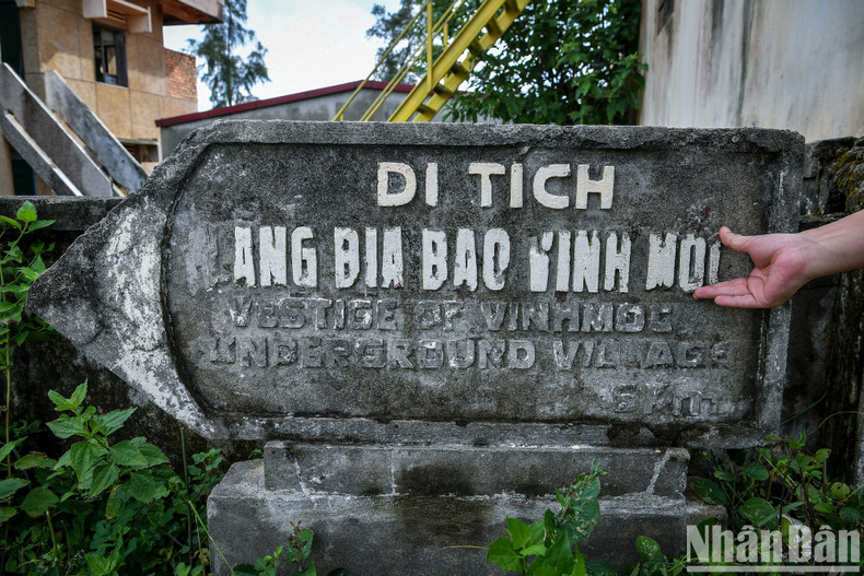Los túneles de Vinh Moc, situados a unos seis kilómetros de la aldea de Cua Tung, son venerados como una leyenda imperecedera, un lugar que protegió, fomentó y sembró las semillas de la esperanza para esta tierra. Los túneles de Vinh Moc, situados a unos seis kilómetros de la aldea de Cua Tung, son venerados como una leyenda imperecedera, un lugar que protegió, fomentó y sembró las semillas de la esperanza para esta tierra.