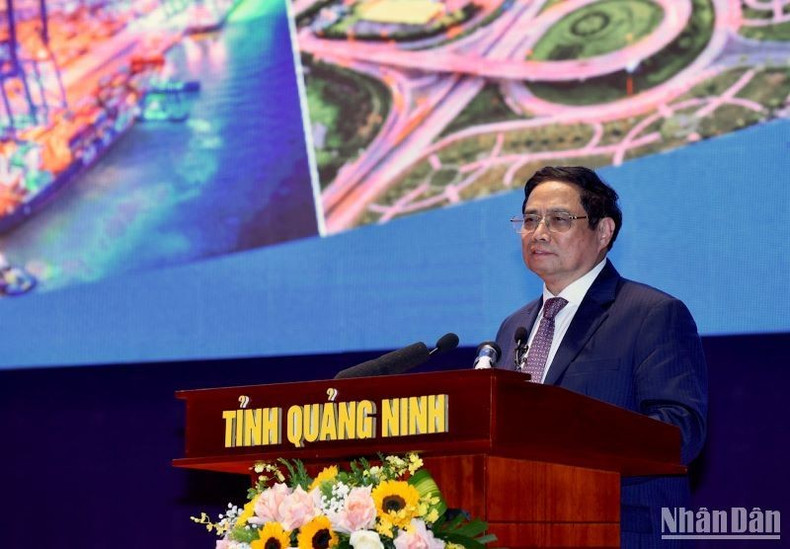 El primer ministro Pham Minh Chinh pronuncia un discurso en el evento. El primer ministro Pham Minh Chinh pronuncia un discurso en el evento.
