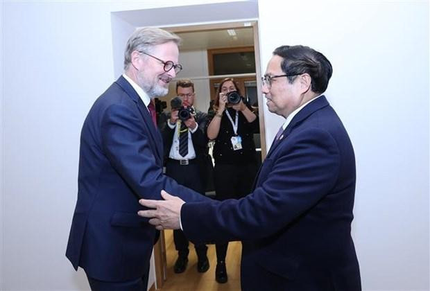 El primer ministro vietnamita, Pham Minh Chinh, se reune con su homólogo checo, Petr Fiala. (Foto: VNA)