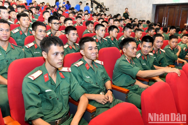 Entregan Premios de divulgación de obras sobre seguimiento de ideología de Ho Chi Minh ảnh 6