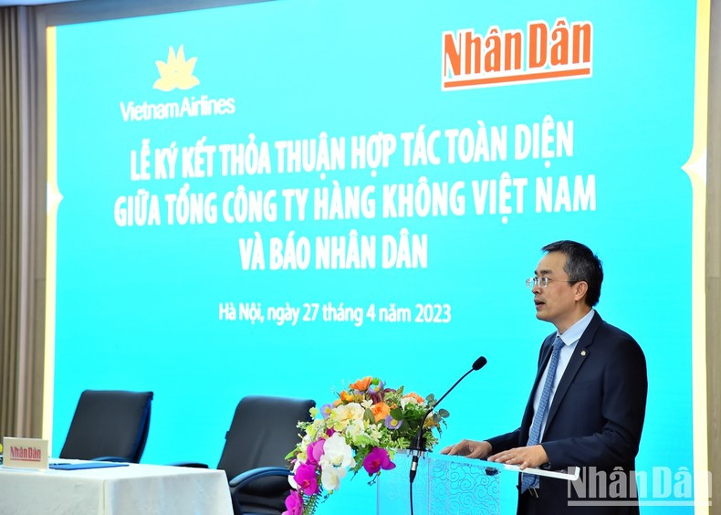 Dang Ngoc Hoa, secretario del Comité del Partido y presidente de la Junta Directiva de Vietnam Airlines, habla en el evento. Dang Ngoc Hoa, secretario del Comité del Partido y presidente de la Junta Directiva de Vietnam Airlines, habla en el evento.