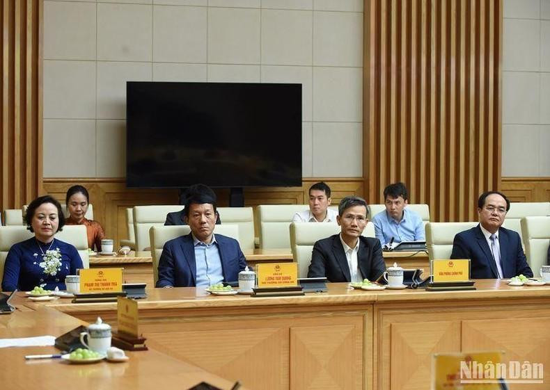 Representantes de ministerios y agencias en el evento.