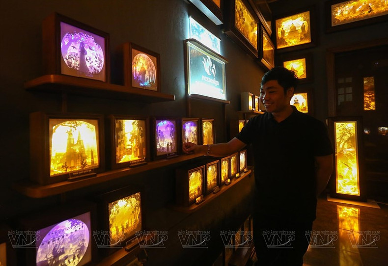 Actualmente, Nguyen Duy Duy ha fabricado más de 100 productos de cajas de luz en 3D. Actualmente, Nguyen Duy Duy ha fabricado más de 100 productos de cajas de luz en 3D.