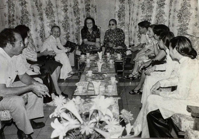 Encuentro en la Unión de Mujeres durante la visita de Vilma Espín a Vietnam en 1980.