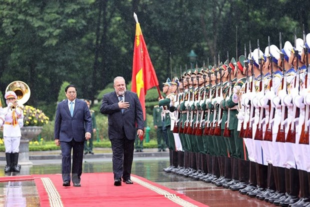 El primer ministro de Vietnam, Pham Minh Chinh, preside la ceremonia de bienvenida oficial a su homólogo cubano, Manuel Marrero Cruz, quien realiza una visita oficial y amistosa del 28 de septiembre al 2 de octubre de 2022 a este país indochino. (Fotografía: VNA) El primer ministro de Vietnam, Pham Minh Chinh, preside la ceremonia de bienvenida oficial a su homólogo cubano, Manuel Marrero Cruz, quien realiza una visita oficial y amistosa del 28 de septiembre al 2 de octubre de 2022 a este país indochino. (Fotografía: VNA)