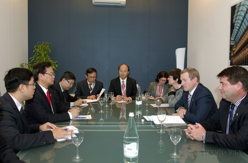 Al margen de la X Cumbre Asia-Europa (ASEM 10) celebrada en Milán (Italia), el primer ministro Nguyen Tan Dung se reúne con su homólogo irlandés Kenny Enda (17 de octubre de 2014). Al margen de la X Cumbre Asia-Europa (ASEM 10) celebrada en Milán (Italia), el primer ministro Nguyen Tan Dung se reúne con su homólogo irlandés Kenny Enda (17 de octubre de 2014).