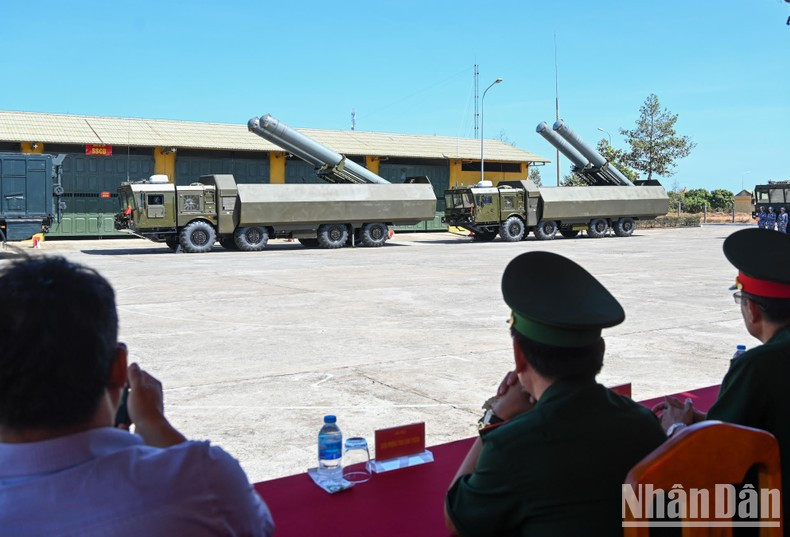 Delegados observan el ensayo. Delegados observan el ensayo.