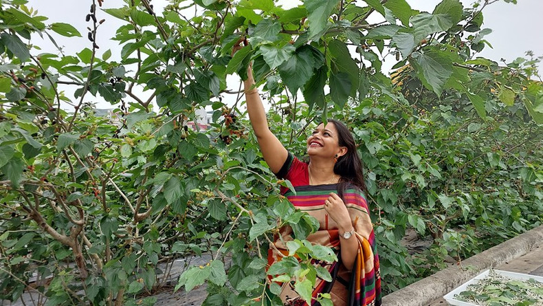 Ruchi Gupta, esposa del embajador adjunto de la India en Hanói, Subhash Prasad Gupta, dijo que esta significativa actividad ayuda a comprender mejor las artesanías vietnamitas. Ruchi Gupta, esposa del embajador adjunto de la India en Hanói, Subhash Prasad Gupta, dijo que esta significativa actividad ayuda a comprender mejor las artesanías vietnamitas.