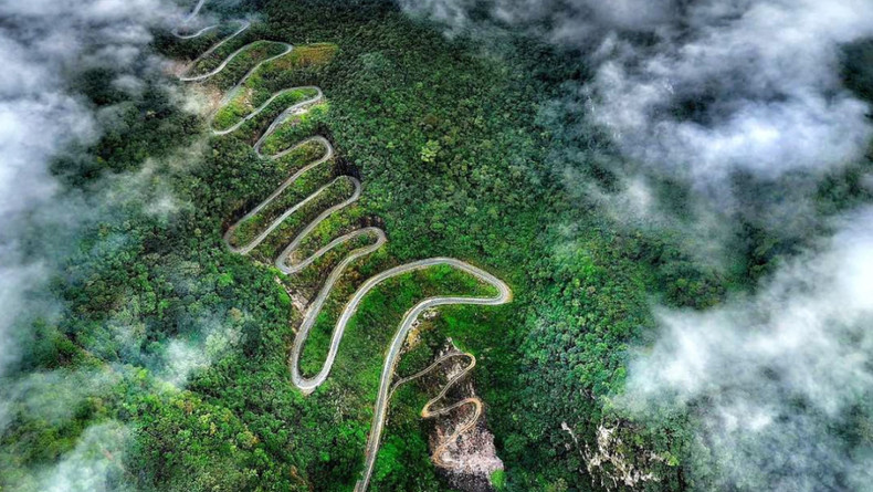 Desde 2009, la provincia de Cao Bang ha ampliado tramos peligrosos de carretera a cinco metros y los ha cubierto con asfalto.