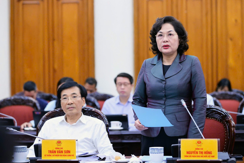 La gobernadora del Banco Estatal de Vietnam, Nguyen Thi Hong, presenta su opinión.