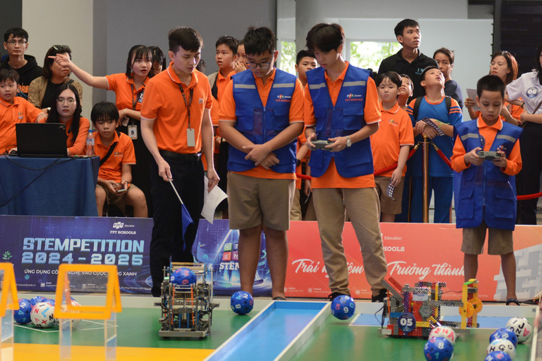 El Día Abierto de Ciencia y Tecnología OPEN STEM DAY 2024 en la Escuela Primaria y Secundaria FPT de Da Nang atrae a más de seis mil estudiantes, padres y maestros de las ciudades de Da Nang y Quang Nam.
