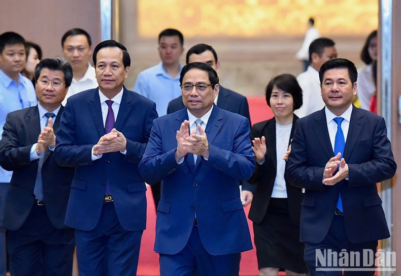 El premier Pham Minh Chinh llega a la reunión. El premier Pham Minh Chinh llega a la reunión.