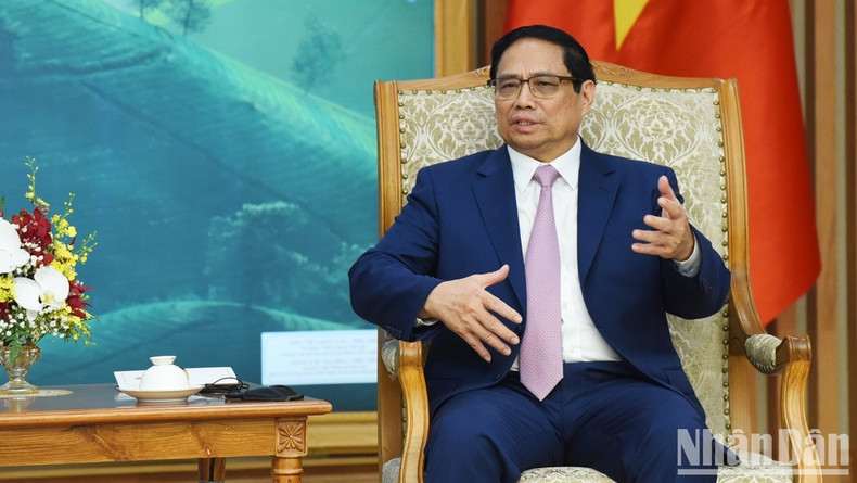 Minh Chinh habla en la cita.