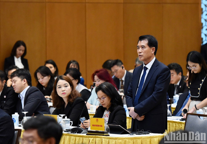 Chung Wonseok, director general de la compañía Hana MicronVina Vietnam, interviene. Chung Wonseok, director general de la compañía Hana MicronVina Vietnam, interviene.