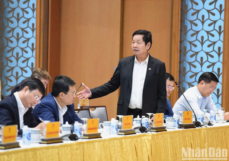 Habla Truong Gia Binh, presidente de la Junta Administrativa del Grupo FPT. Habla Truong Gia Binh, presidente de la Junta Administrativa del Grupo FPT.