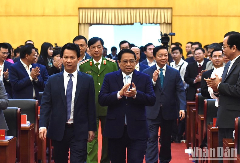 El primer ministro de Vietnam, Pham Minh Chinh, llega a la reunión. El primer ministro de Vietnam, Pham Minh Chinh, llega a la reunión.