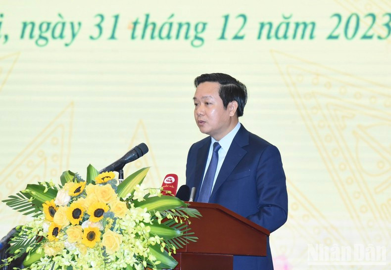 Habla el presidente del Comité Popular de la provincia de Ninh Binh, Pham Quang Ngoc. Habla el presidente del Comité Popular de la provincia de Ninh Binh, Pham Quang Ngoc.