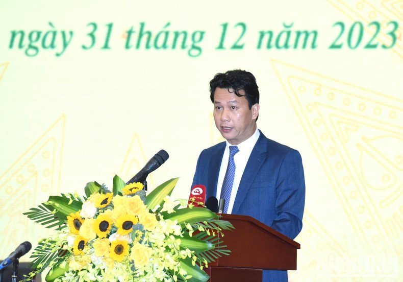 Interviene Dang Quoc Khanh, ministro de Recursos Naturales y Medio Ambiente. Interviene Dang Quoc Khanh, ministro de Recursos Naturales y Medio Ambiente.