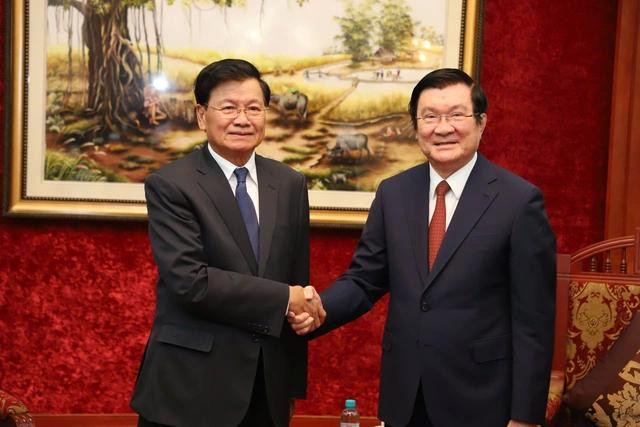 El secretario general del Comité Central del PPRL y presidente del país, Thongloun Sisoulith, y el expresidente vietnamita Truong Tan Sang. (Foto: dangcongsan.vn)