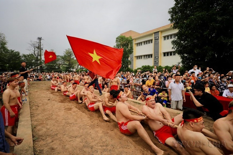 El formato “sentado" lleva el nombre de la posición sentada de los tiradores durante la competición en el festival del templo Tran Vu, barrio de Thach Ban, distrito de Long Bien, Hanói. El formato “sentado" lleva el nombre de la posición sentada de los tiradores durante la competición en el festival del templo Tran Vu, barrio de Thach Ban, distrito de Long Bien, Hanói.