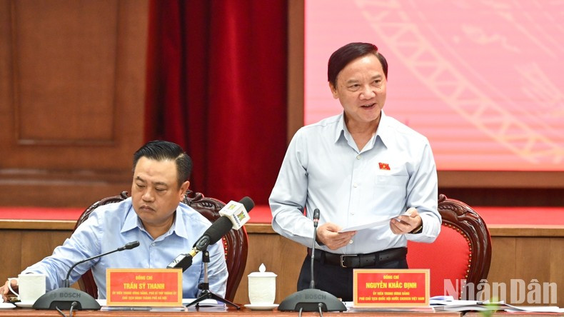 Habla el vicepresidente de la Asamblea Nacional Nguyen Khac Dinh. Habla el vicepresidente de la Asamblea Nacional Nguyen Khac Dinh.