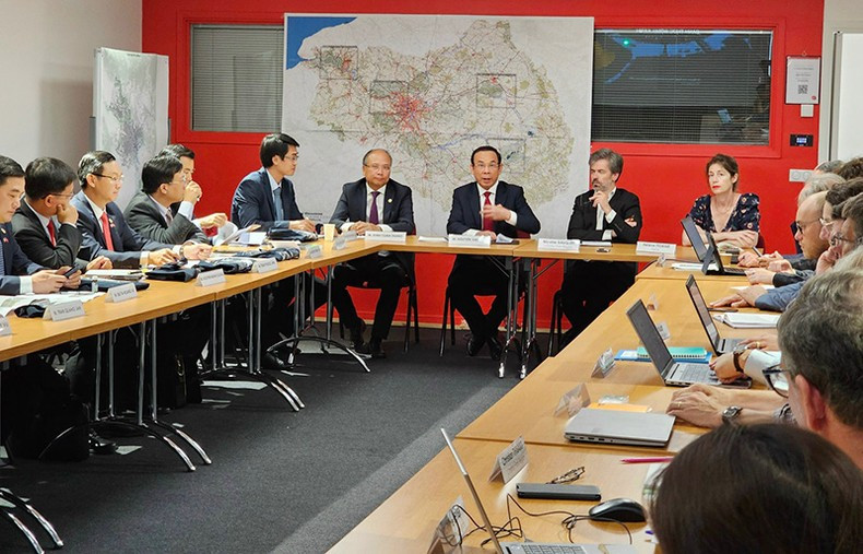 El secretario del Comité del Partido de Ciudad Ho Chi Minh, Nguyen Van Nen, se reúne con el Instituto de Urbanismo de París. El secretario del Comité del Partido de Ciudad Ho Chi Minh, Nguyen Van Nen, se reúne con el Instituto de Urbanismo de París.