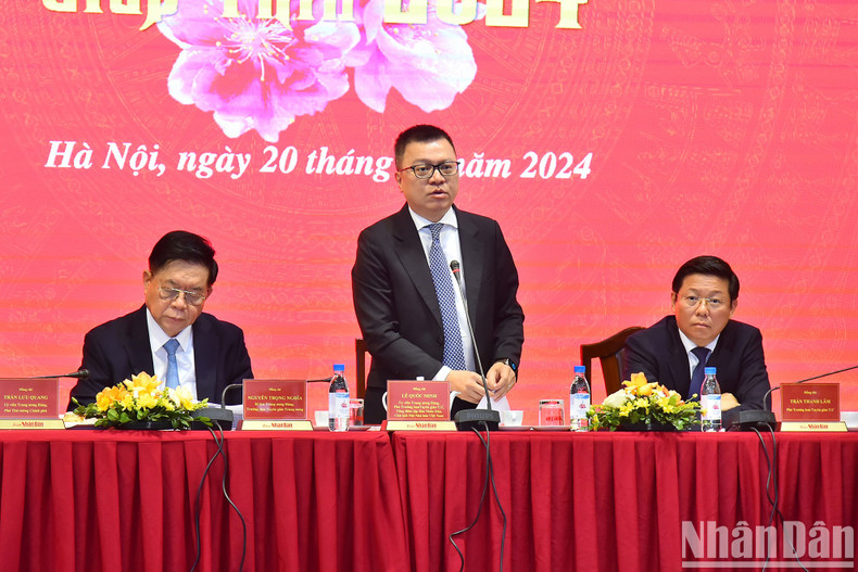 Interviene Le Quoc Minh.