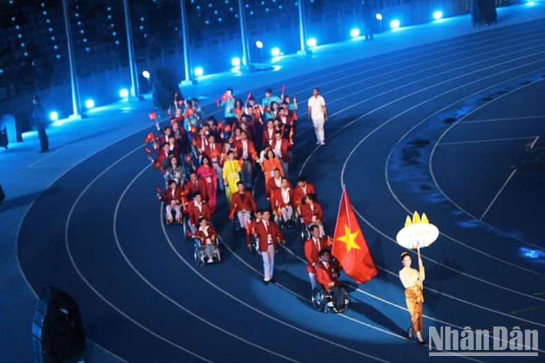 La delegación vietnamita marcha en el estadio. La delegación vietnamita marcha en el estadio.