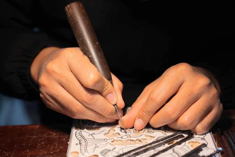 Un especialista con buena habilidad será capaz de crear líneas limpias, delgadas, pequeñas, sofisticadas y nítidas. Un especialista con buena habilidad será capaz de crear líneas limpias, delgadas, pequeñas, sofisticadas y nítidas.