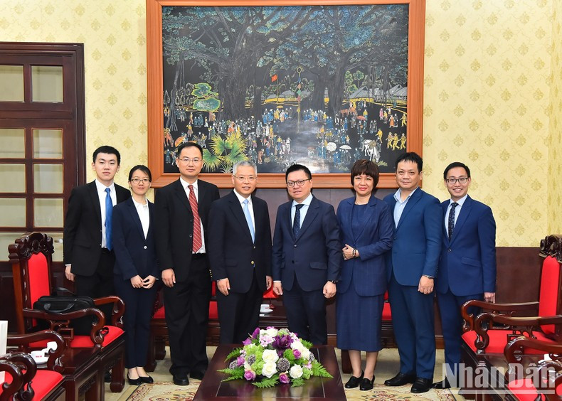 Los asistentes a la reunión.