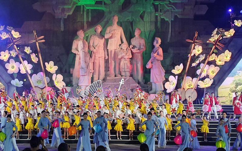 Ceremonia de proclamación de la Práctica Then de las minorías étnicas Tay, Nung y Thai de Vietnam como Patrimonio Cultural Inmaterial de la Humanidad por parte de la Unesco. Ceremonia de proclamación de la Práctica Then de las minorías étnicas Tay, Nung y Thai de Vietnam como Patrimonio Cultural Inmaterial de la Humanidad por parte de la Unesco.