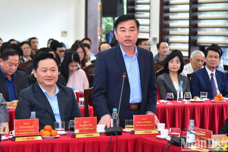 Nguyen Minh Duc, redactor jefe del periódico Hanoi Moi (Hanói nuevo) en el evento.