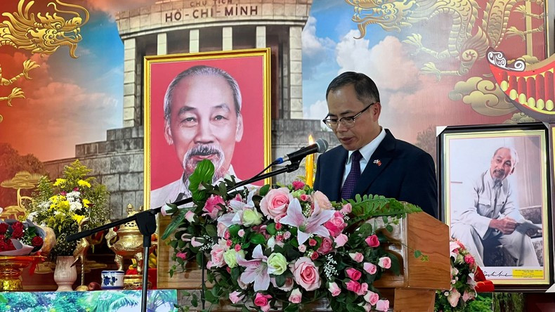 El embajador de Hanói en Bangkok, Phan Chi Thanh, habla en la cita. El embajador de Hanói en Bangkok, Phan Chi Thanh, habla en la cita.