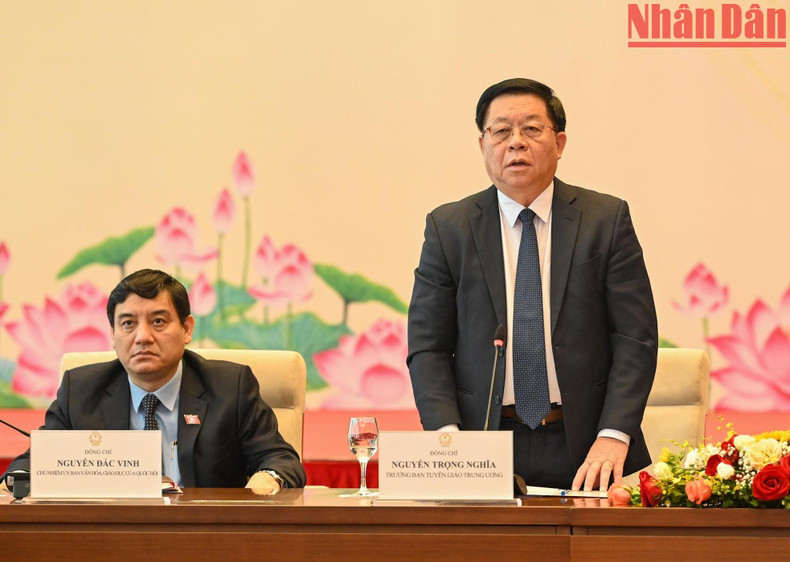 El jefe de la Comisión de Comunicación y Educación del Comité Central del Partido Comunista de Vietnam, Nguyen Trong Nghia habla en la cita. El jefe de la Comisión de Comunicación y Educación del Comité Central del Partido Comunista de Vietnam, Nguyen Trong Nghia habla en la cita.