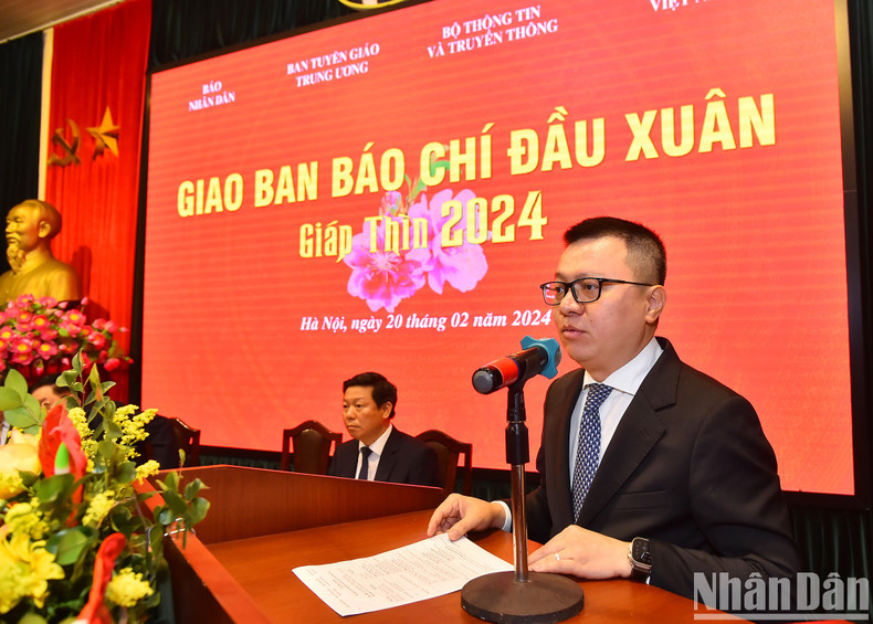 Le Quoc Minh, subjefe de la Comisión de Comunicación y Educación del Comité Central del PCV, presidente-editor del periódico Nhan Dan y titular de la Asociación de Peridotitas del país, interviene en el acto.