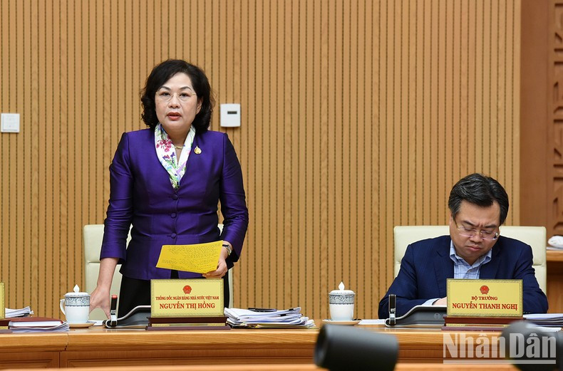 Nguyen Thi Hong, gobernadora del Banco Estatal de Vietnam, interviene en la reunión.