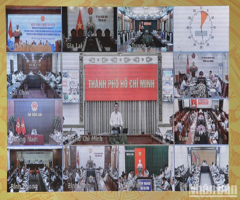 La reunión se celebra en línea en la sede del Gobierno, con conexiones a los Comités Populares de las provincias y ciudades. La reunión se celebra en línea en la sede del Gobierno, con conexiones a los Comités Populares de las provincias y ciudades.