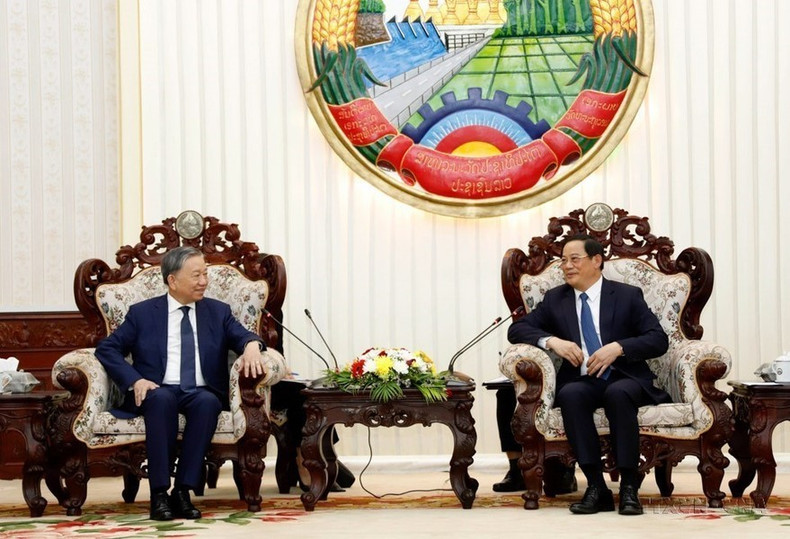 El primer ministro de Laos, Sonexay Siphandone, recibe al general To Lam, ministro de Seguridad Pública en esa fecha y actual presidente, durante su visita oficial a la República Democrática Popular de Laos (29 de septiembre de 2023).