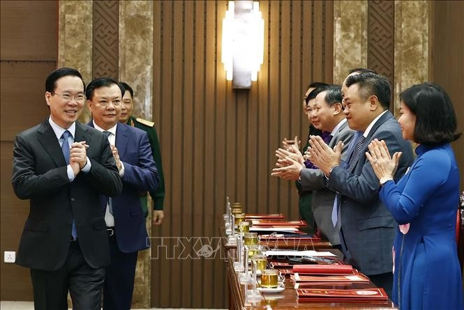 El jefe del Estado llega a la conferencia.