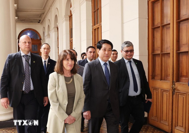 El presidente Luong Cuong visita la Universidad de Chile. El presidente Luong Cuong visita la Universidad de Chile.