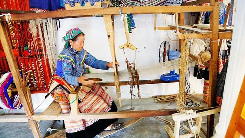 Demostración del tradicional oficio local en el destino. Demostración del tradicional oficio local en el destino.