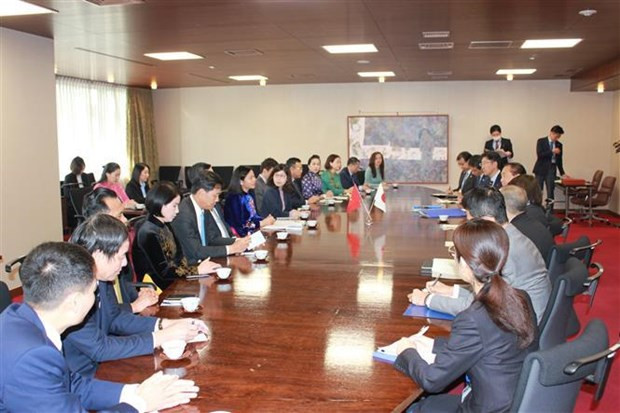 La delegación de Hanói sostiene una reunión de trabajo con dirigentes de la prefectura de Kanagawa.