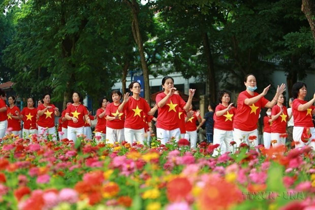 Hanói es una ciudad pacífica que atrae muchos turistas e inversionistas, no sólo por sus paisajes y la cultura tradicional, sino también por la seguridad, amabilidad y hospitalidad de su gente. Hanói es una ciudad pacífica que atrae muchos turistas e inversionistas, no sólo por sus paisajes y la cultura tradicional, sino también por la seguridad, amabilidad y hospitalidad de su gente.