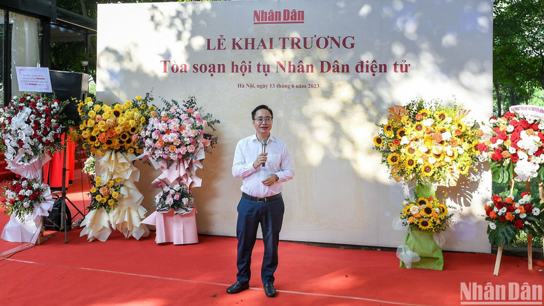 El vicedirector general de la Voz de Vietnam Pham Manh Hung interviene en el evento.