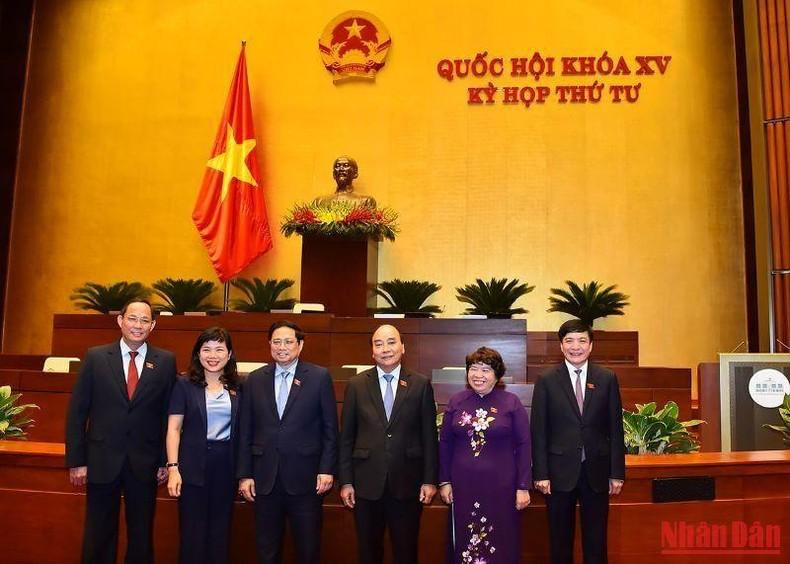 El presidente estatal Nguyen Xuan Phuc, el primer ministro Pham Minh Chinh y otros delegados.