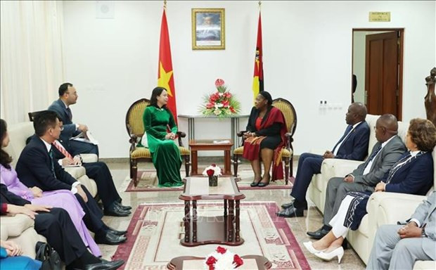 En el encuentro entre la vicepresidenta de Vietnam (izquierda) y la presidenta de la Asamblea de la República de Mozambique, Esperança Bias. (Fotografía: VNA)