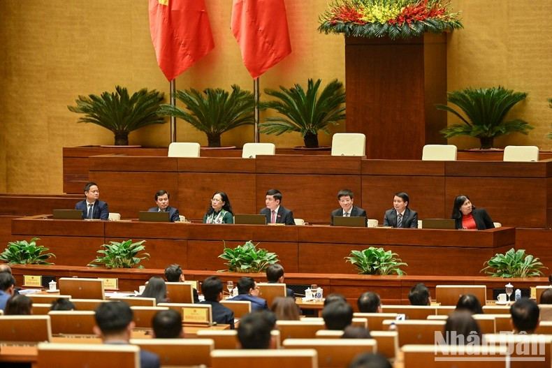 El Presidium dirige la reunión. El Presidium dirige la reunión.