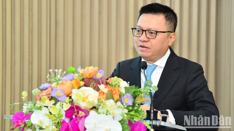 Quoc Minh interviene en la ceremonia. Quoc Minh interviene en la ceremonia.