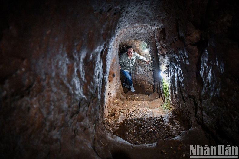 El sistema de escaleras entre pisos en los túneles de Vinh Moc. El sistema de escaleras entre pisos en los túneles de Vinh Moc.