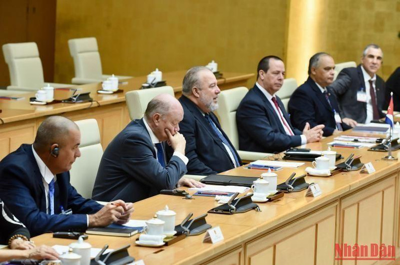 El primer ministro Manuel Marrero Cruz y miembros de la delegación cubana. El primer ministro Manuel Marrero Cruz y miembros de la delegación cubana.